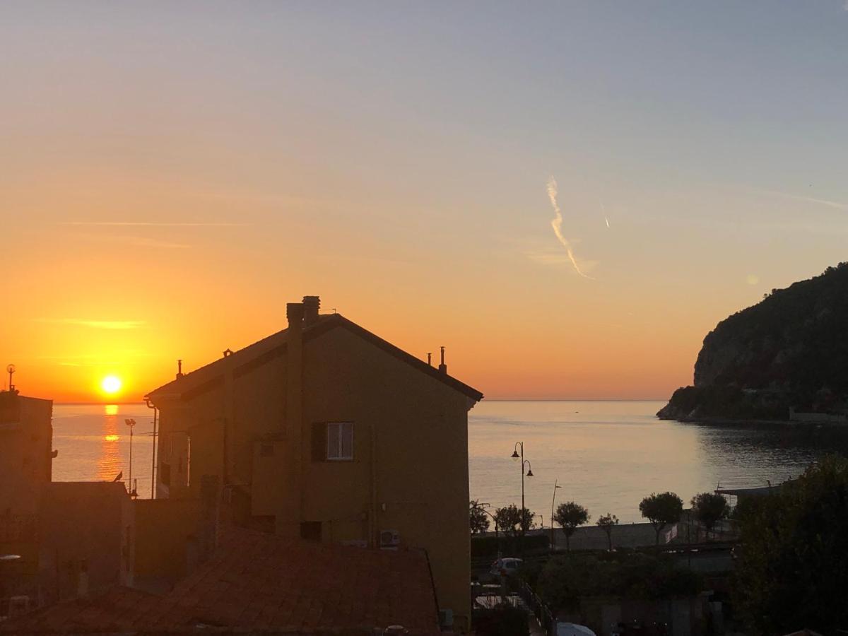 Noliday Riviera Sea View Luxury Apartment