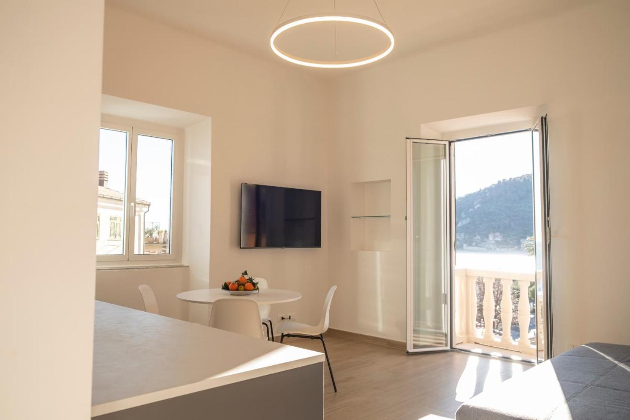 Noliday Riviera Sea View Luxury Apartment *